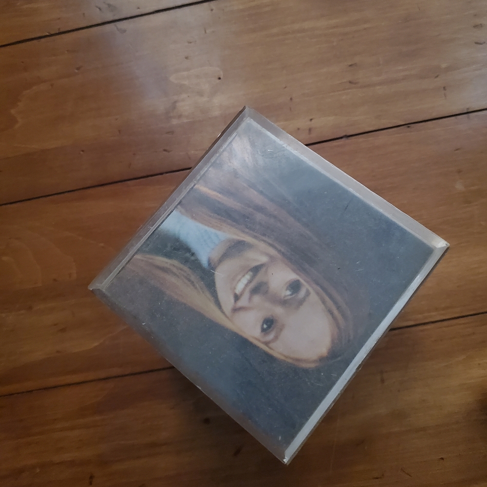Clear Cube Photo Frame - Transparent Display Cube - Picture 2 of 5